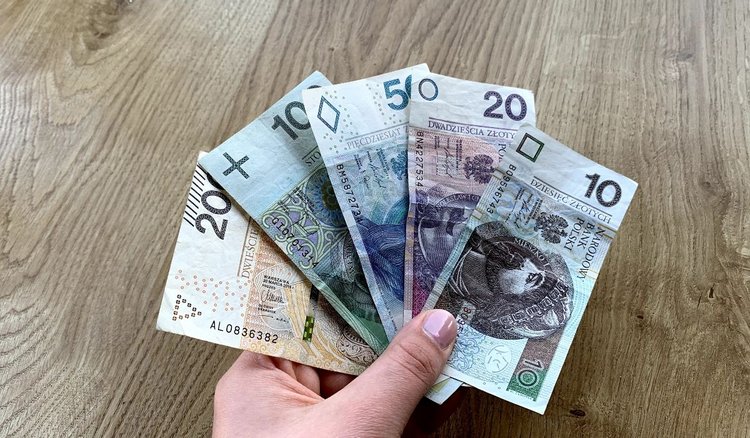 Niektórzy emeryci dostaną mniej pieniędzy. Wyjaśniamy dlaczego