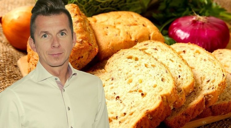 Zaskakujący chlebek cukiniowy od Karola Okrasy. Takiego nie kupisz w piekarniach