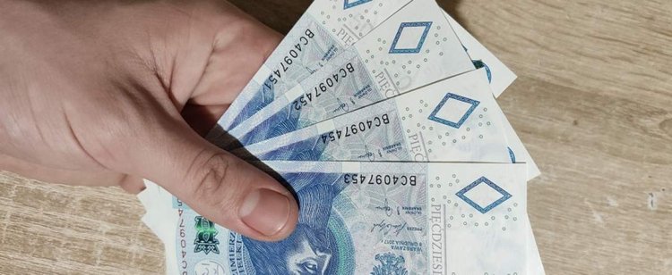 Czy bogaci powinni płacić wyższe podatki? Jesteś za czy przeciw?