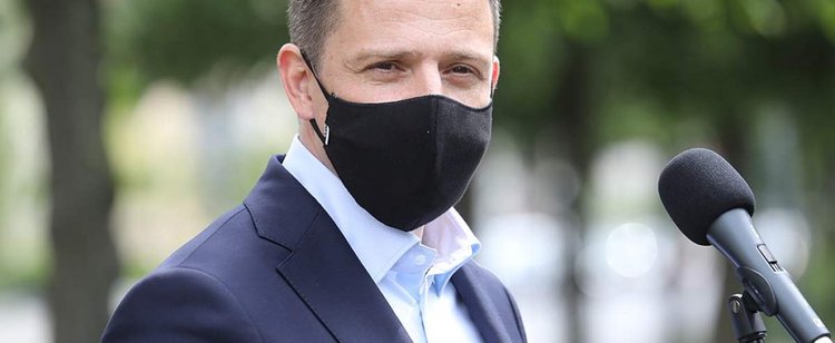 Sondaż zaufania z historycznym wynikiem. Trzaskowski na podium