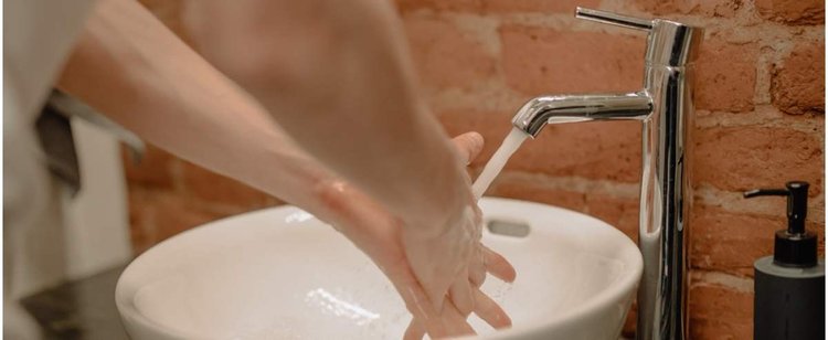 IMGW radzi, jak oszczędzać wodę. Trzeba pamiętać o kilku ważnych kwestiach