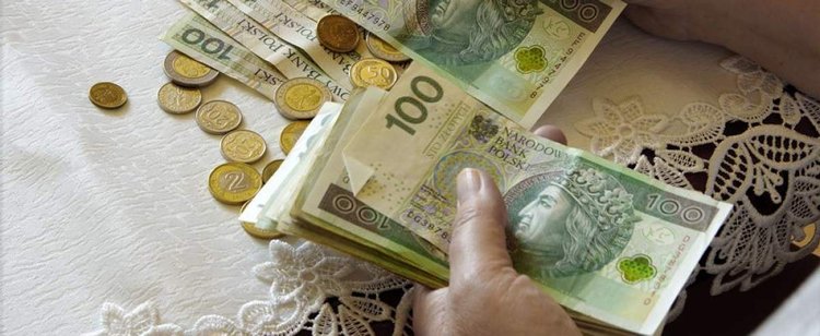 Dobra wiadomość dla seniorów. Nie każdy emeryt musi płacić składkę zdrowotną, wszystko zależy od dwóch czynników