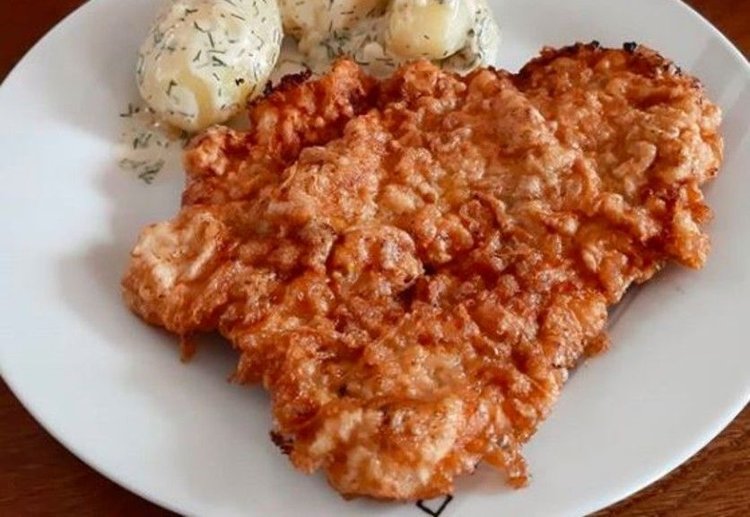 Schabowy po lubelsku jest delikatniejszy i zdrowszy niż klasyczny. Sekretem jego smaku jest nietypowa panierka