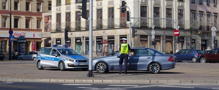 Mało kto wie, a od wtorku na kierowców czeka nowy mandat. Rząd po cichu wprowadził kolejną karę
