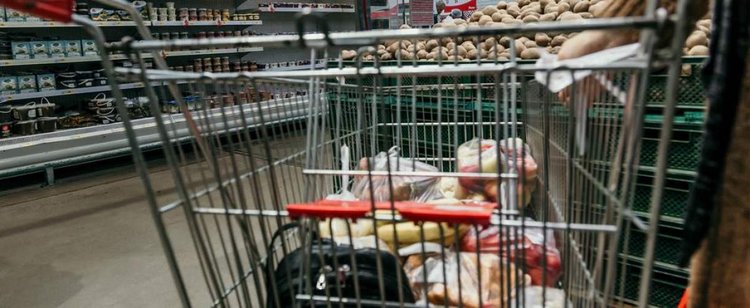 Sprzedaż maleje, a rząd szykuje nowy podatek. Skutki odczujemy dość szybko
