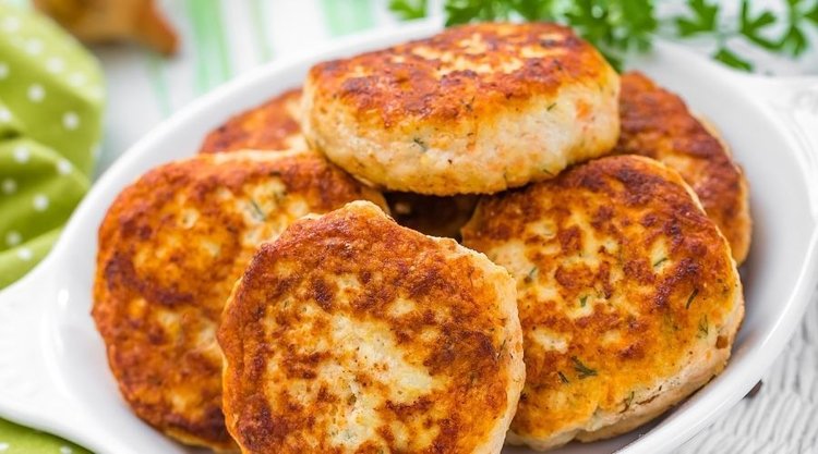 Postne kotlety mielone z kaszy jęczmiennej. Prosty przepis na jarski obiad