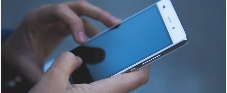 Zakaz używania telefonów komórkowych w szkołach. Jakie masz zdanie?