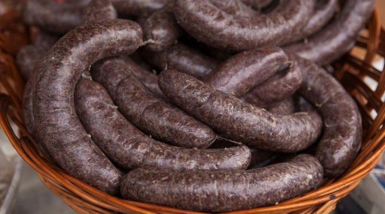 Kaszanka zapiekana z kiszoną kapustą. Postawisz na stole i zrobisz furorę