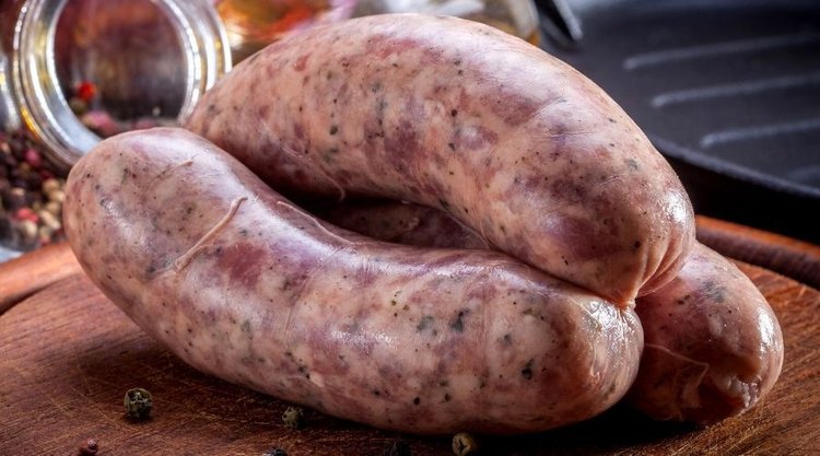 Jak poznać białą kiełbasę najwyższej jakości? Nigdy więcej nie daj się oszukać