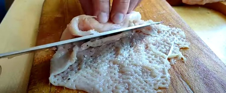 Jak zwinąć kotlet de volaille, żeby się nie rozpadł?