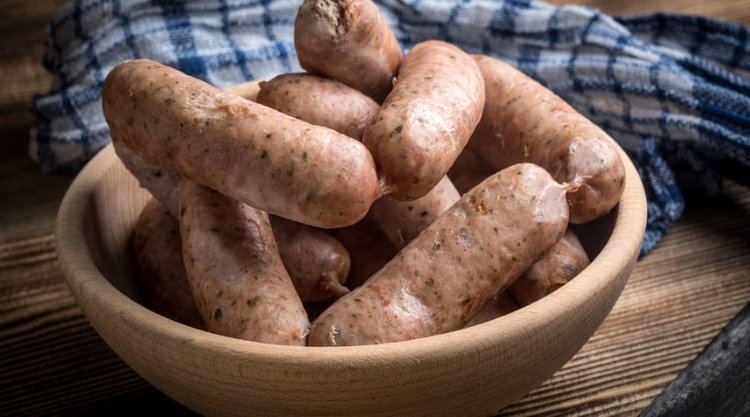 Urzekająca aromatem, domowa biała kiełbasa z kminkiem