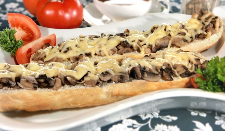 Zapiekanki z pieczarkami. 3 składniki i posiłek gotowy