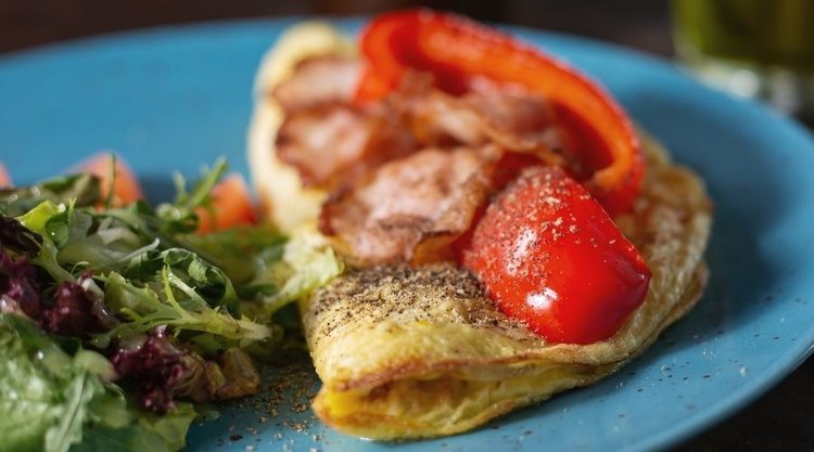 Staropolski omlet z kapustą włoską