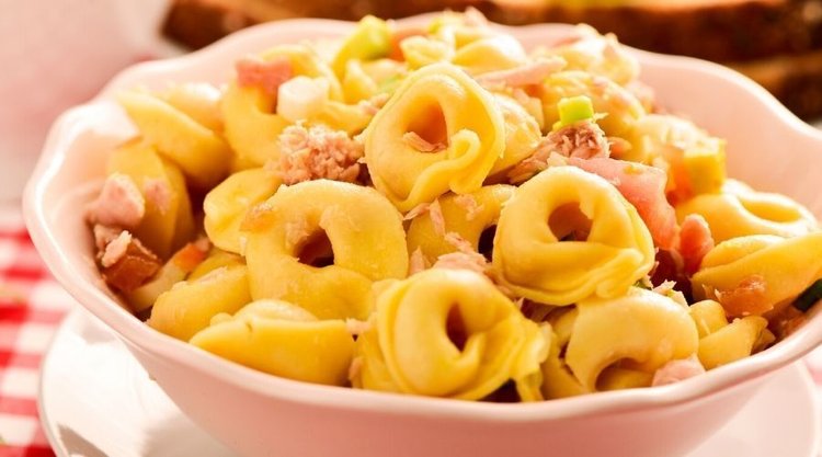 Ekspresowa sałatka z tortellini