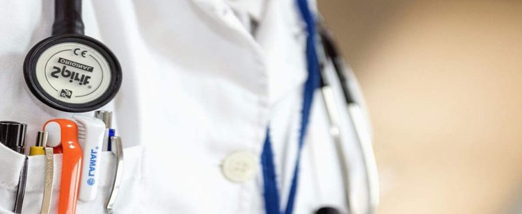 Polacy masowo biorą zwolnienia L4. Przedłużają je na potęgę