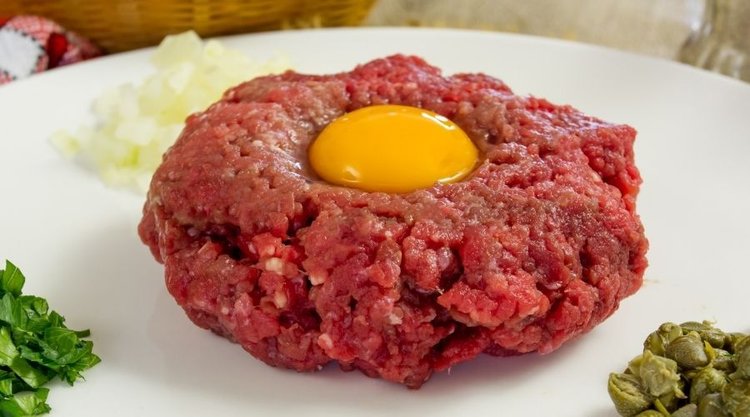 Dlaczego tatar po czasie traci kolor? 