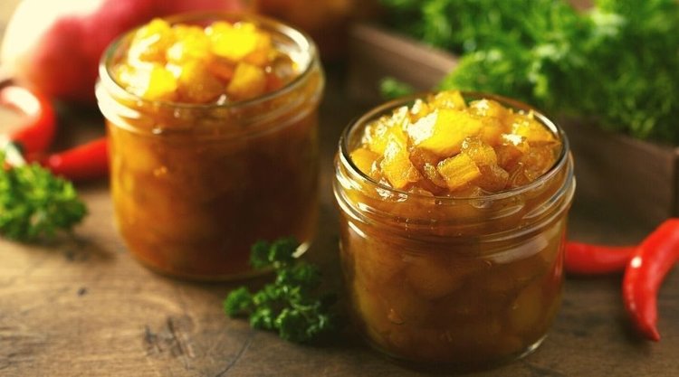 Zaskakujący przepis na chutney z rabarbaru