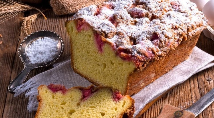 Przepis na puszyste i wilgotne ciasto drożdżowe 