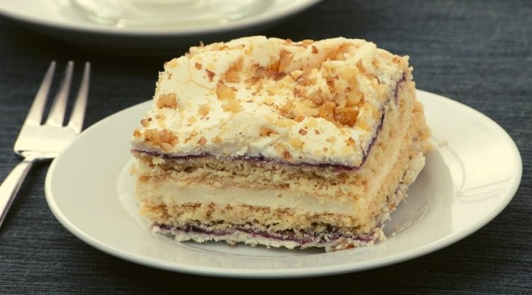 Ciasto bez pieczenia z chałwą - pyszne, szybkie i delikatne