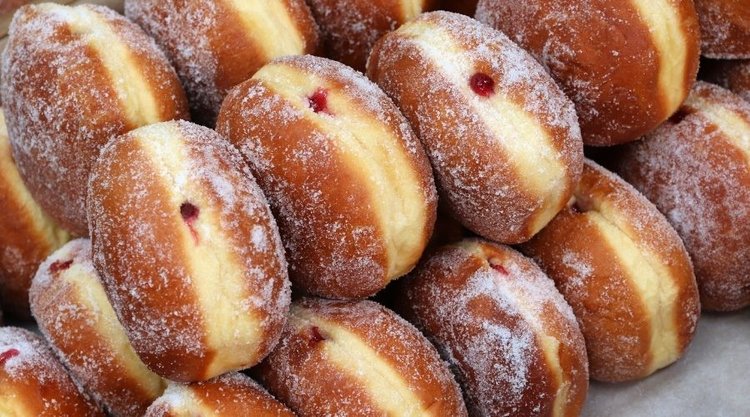 Pączki należy nadziewać, gdy są surowe czy po usmażeniu?