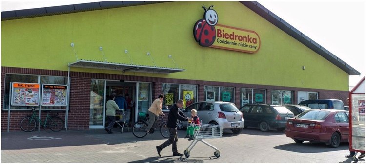 Biedronka wprowadziła promocję na piwa. Specjalnie przed majówką