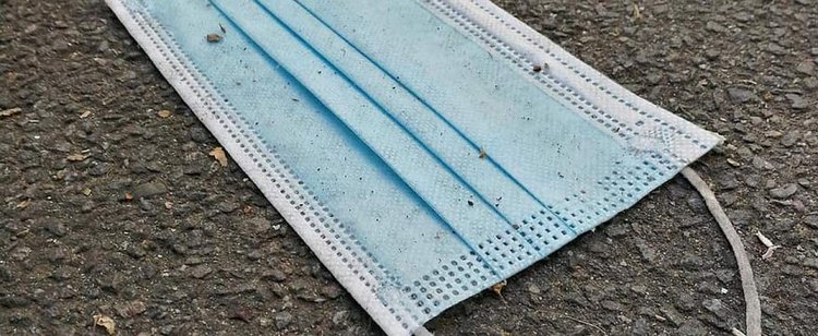 Pandemia zasypuje nas śmieciami. 300 tys. ton zużytych maseczek i rękawiczek, w jednym tylko kraju UE