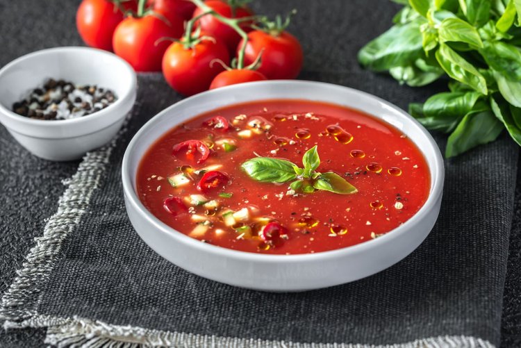 Błyskawiczne i orzeźwiające gazpacho, smak lata w twojej kuchni