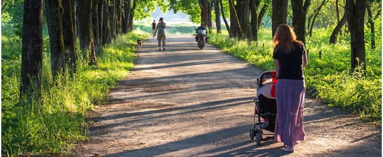 Matki z obniżonymi zasiłkami mogą dostać pełne kwoty. Muszą jednak oddać urlop, druga opcja znacznie gorsza