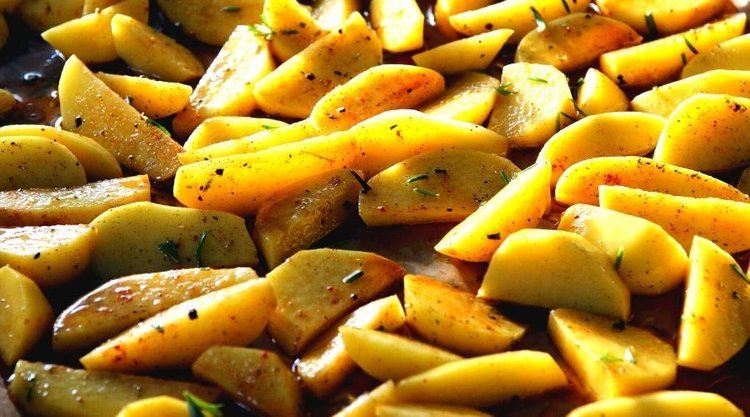 Czym doprawiać pieczone ziemniaki?