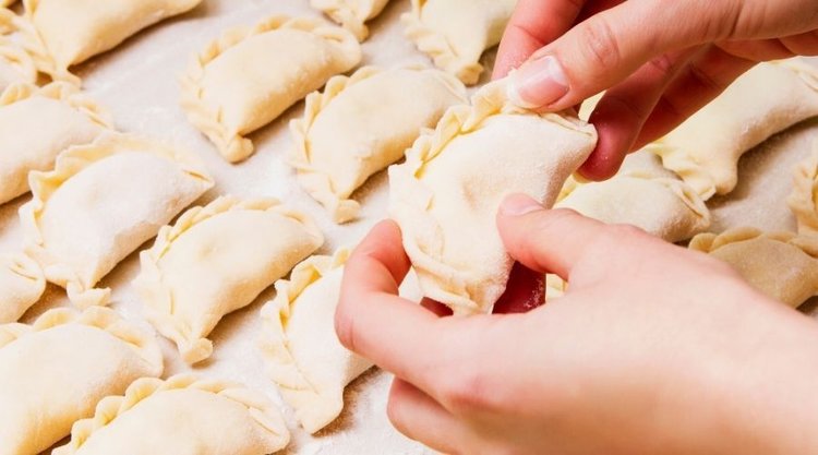 Czy do ciasta na pierogi należy dodawać jajko?