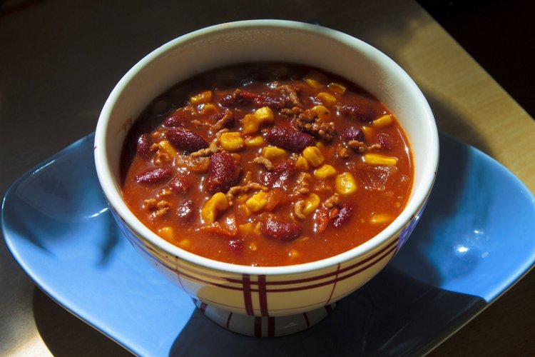 Chili z indykiem, warzywami i ryżem – zdrowy i lekki obiad