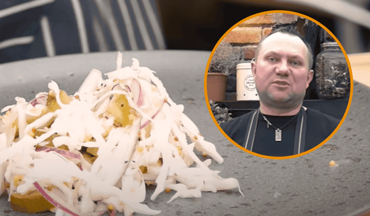 Strzelczyk pokazał, jak zrobić surówkę z kiszonych ogórków. Idealny miks smaków