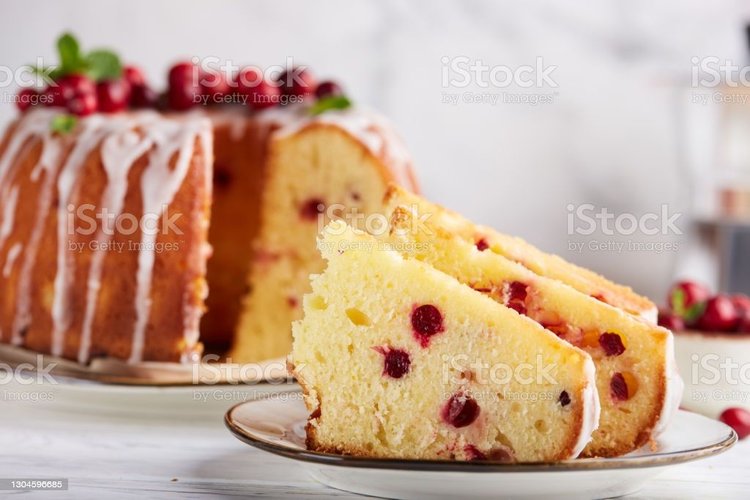 Babka jogurtowa z białą czekoladą i żurawiną