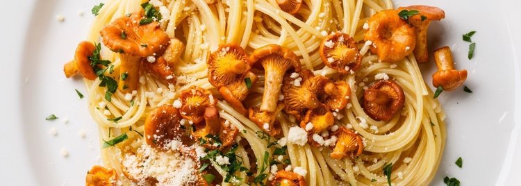 Przepis na obiad dla zabieganych: makaron z kurkami i chorizo