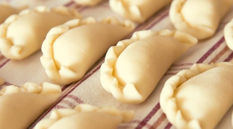 Maślankowe ciasto na pierogi. Delikatne, miękkie i elastyczne