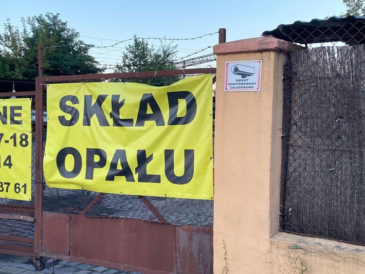 Mężczyzna ukradł 26 ton węgla. Przewoził je fiatem seicento