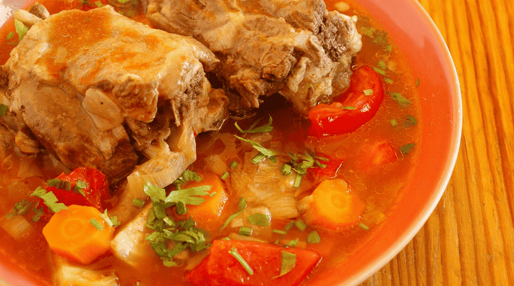 Zupa ogonowa z makaronem 