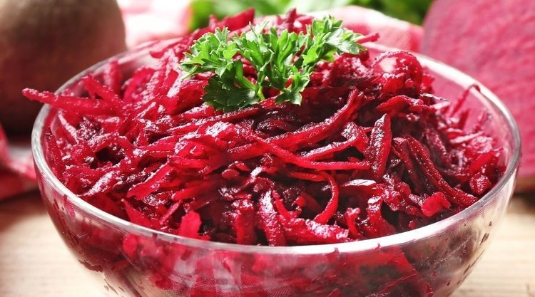 Zachwycająco kolorowe zasmażane buraczki. Smakują jak u babci