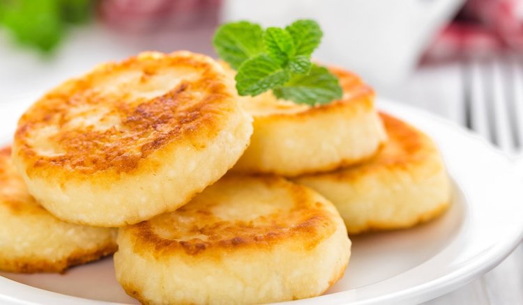 Puszyste racuchy zrobisz bez drożdży i proszku do pieczenia. Wystarczy 1 uwielbiany produkt