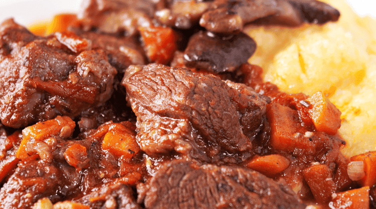 Gulasz wołowy z pieczarkami - wyborny, sycący obiad