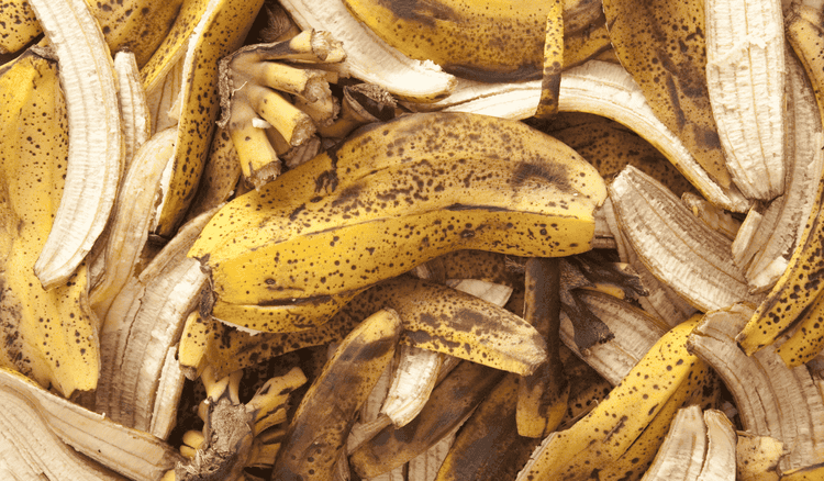 Praktyczne zastosowania skórki z banana. Więcej jej nie wyrzucisz