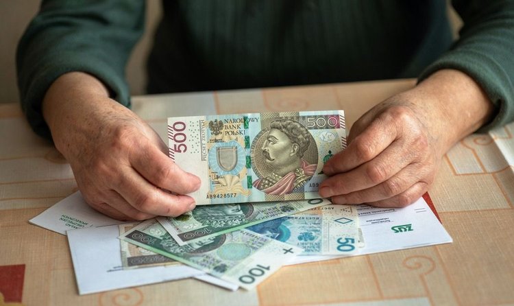 Zamieszanie wokół terminu wypłat 13 emerytur. Rzecznik rządu wyjaśnia