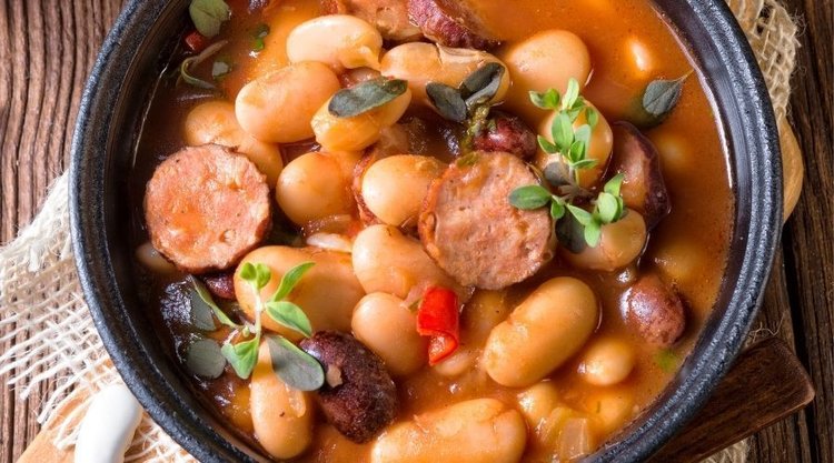 Obłędna fasolka po bretońsku bez namaczania. Szybki, tani i prosty obiad