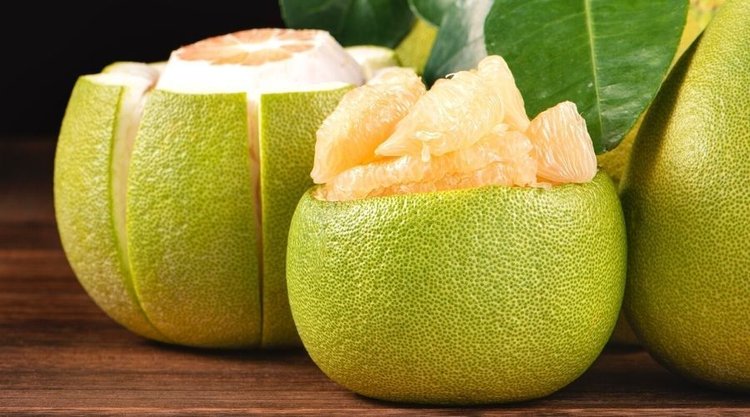 Dlaczego warto regularnie jeść pomelo?