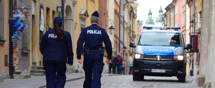Policja wystawia mandaty, sądy je uchylają. Dziurawe przepisy otwierają furtkę na nienoszenie maseczek?
