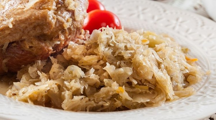 Aromatyczna, przyprawiona kminkiem kapusta zasmażana