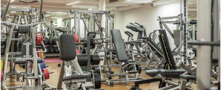 Pół miliona złotych odszkodowania od Skarbu Państwa. Właściciel siłowni pozwał rząd za koronawirusa