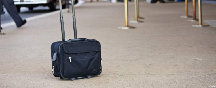 Nietypowe znalezisko w Sopocie, torba z wyjątkowym wnętrzem. Policja pilnie szuka właściciela