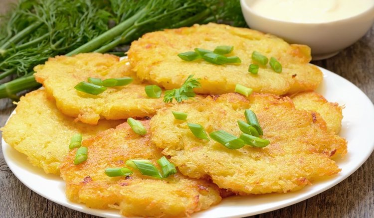 Obłędne placki ziemniaczane z pieczarkowym nadzieniem. Rodzina oniemieje z zachwytu