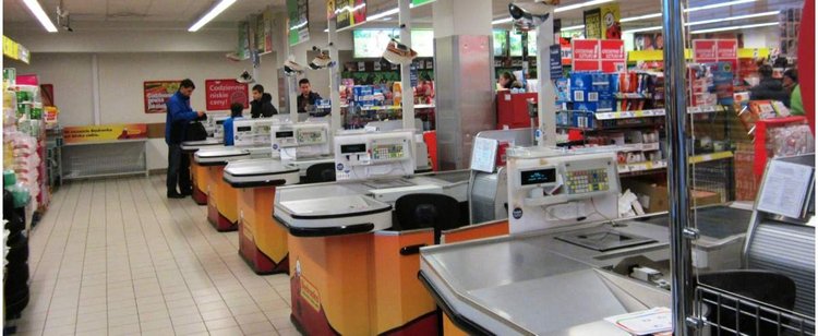 Przygotuj się na wielkie kolejki w sklepach. Piątek nie będzie łatwym dniem na zakupy